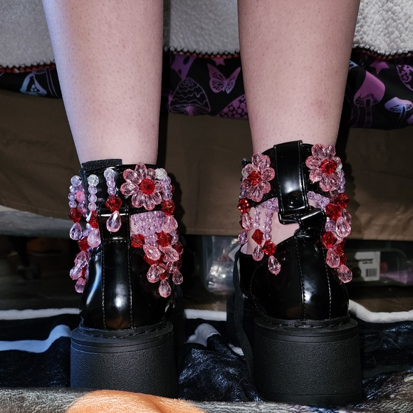 NWT Dolls Kill Bad Ass Flower Power Boho Hippie Beaded MaryJanes - Picture 8 of 8